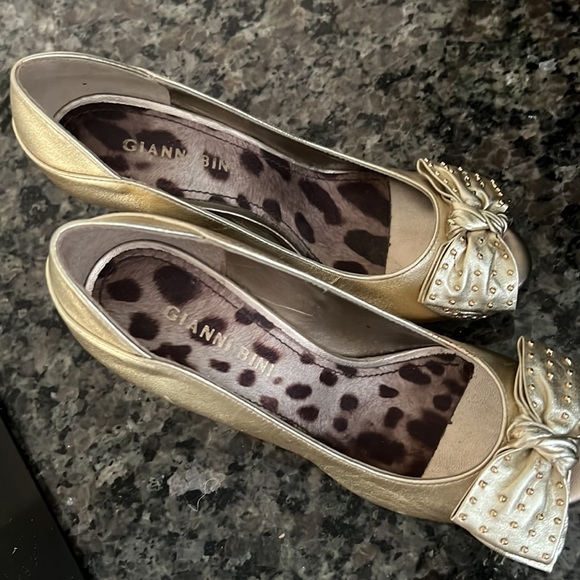 Gianni Bini Gold Heels - Picture 5 of 8
